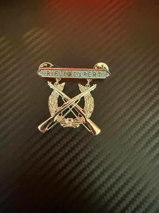 Vietnam era marine Corps issue medal pin and ribbon